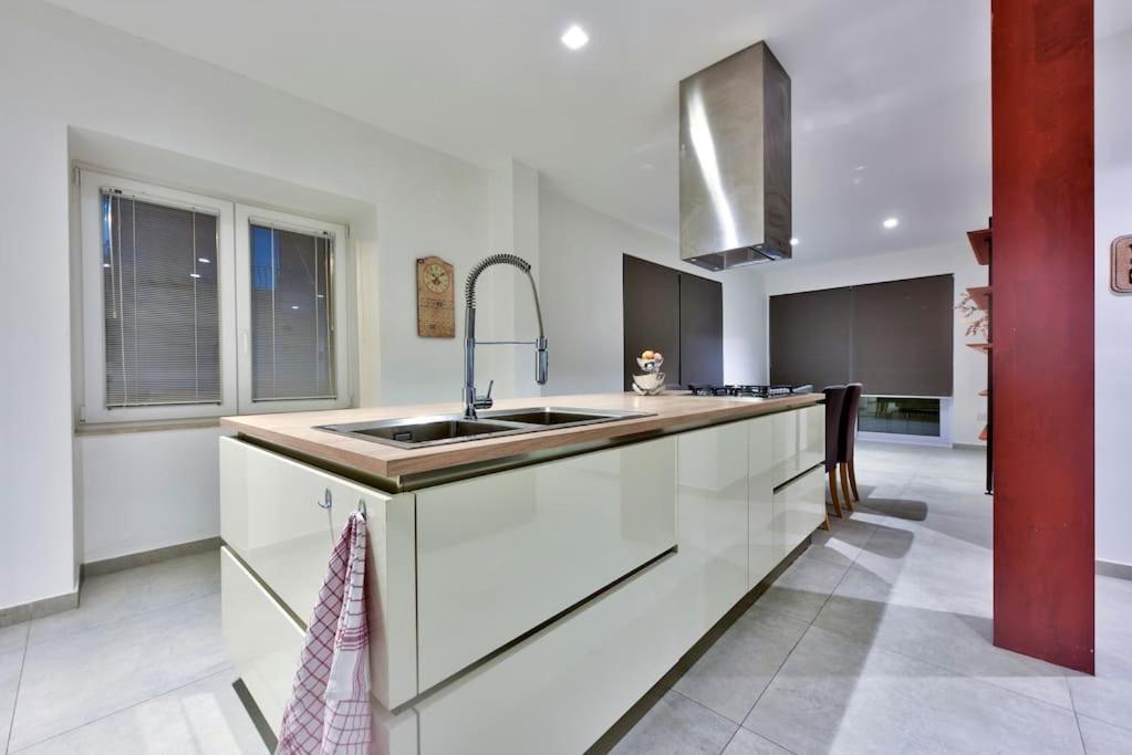 Modern 3 Bed & 2 Bth * Sliema