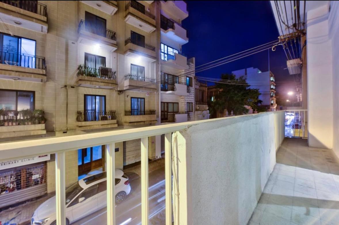 Apartment Modern 3 Bed & 2 Bth *