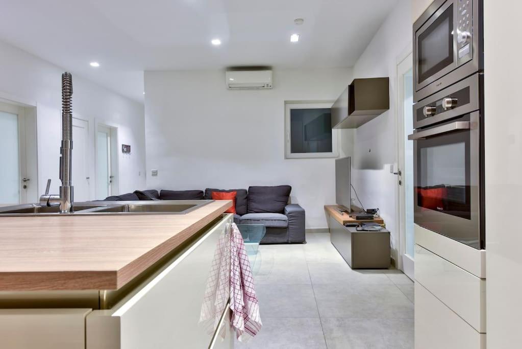 Apartment Modern 3 Bed & 2 Bth Sliema