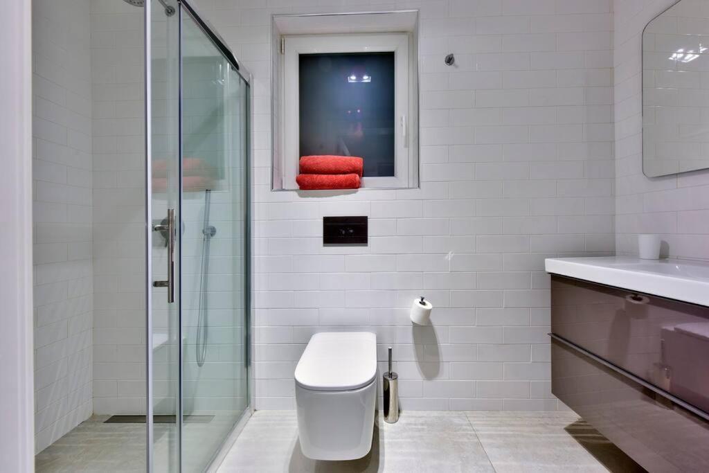 Modern 3 Bed & 2 Bth * Sliema